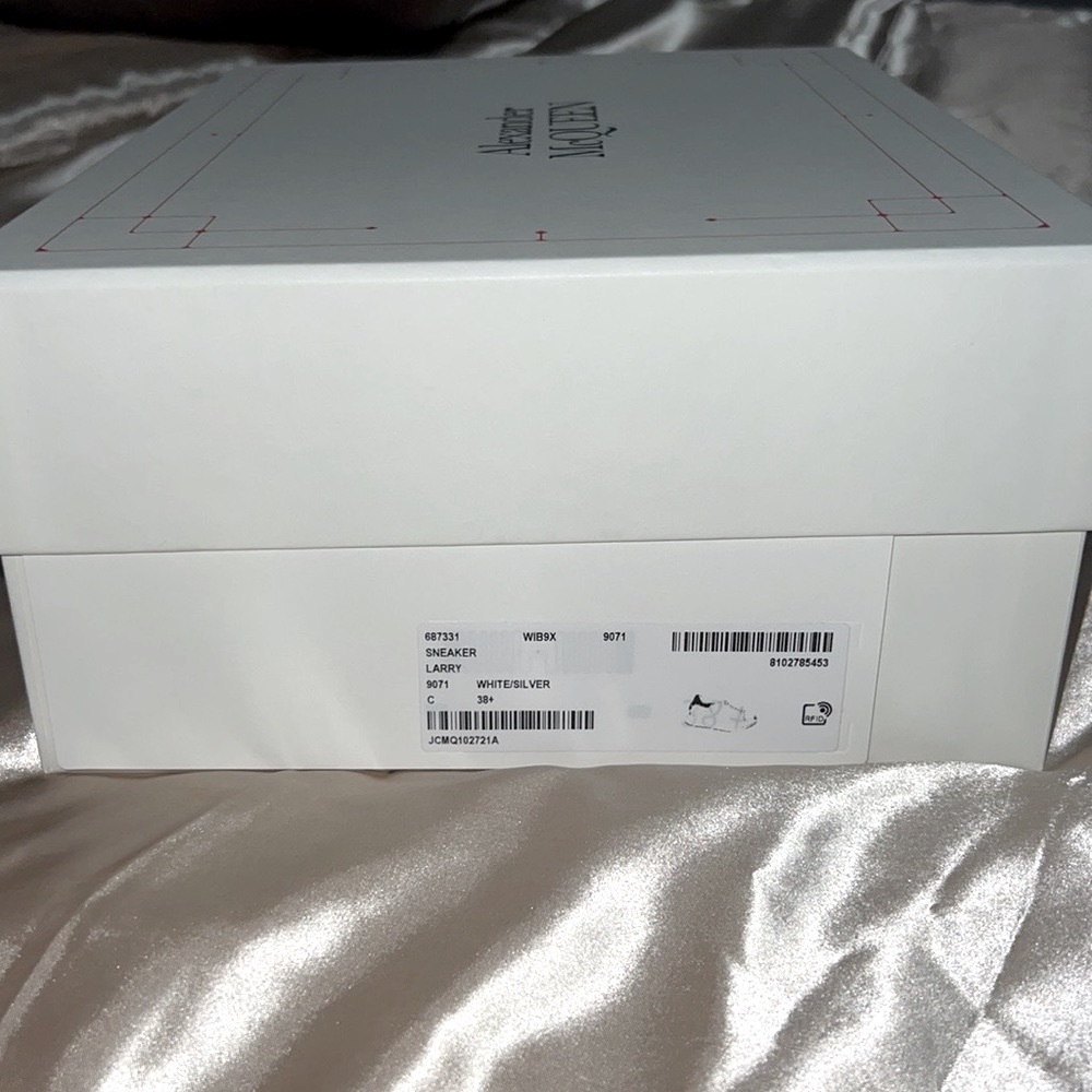 Alexander McQueen oversize sneakers with crystals. Size 38.5 - Picture 9 of 9